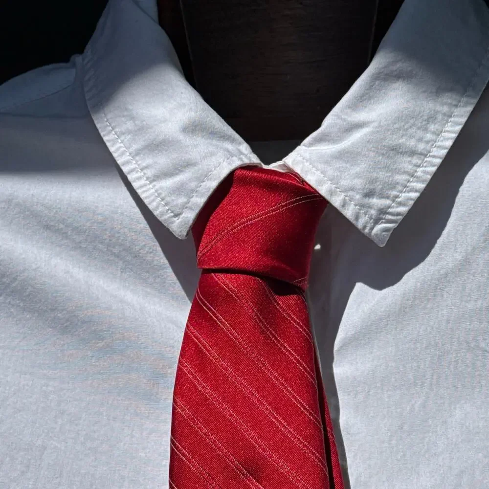 Oscar de la Renta Men’s Red Striped Necktie Signature Logo Classic Designer Tie